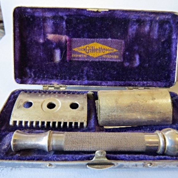Antique Pocket Edition Gillette Razor in case - Picture 3 of 8